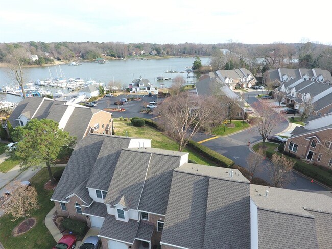 Building Photo - 208 Bluff Terrace