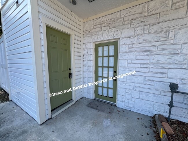 Building Photo - 1 Bed/1 Bath - Unit 12