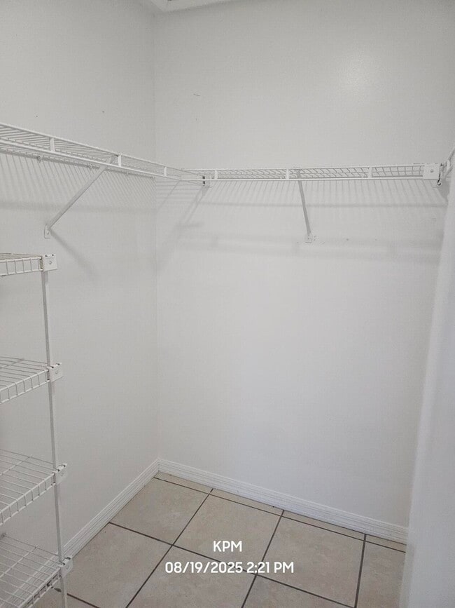 Building Photo - 1305 Rosewood Villa Ln