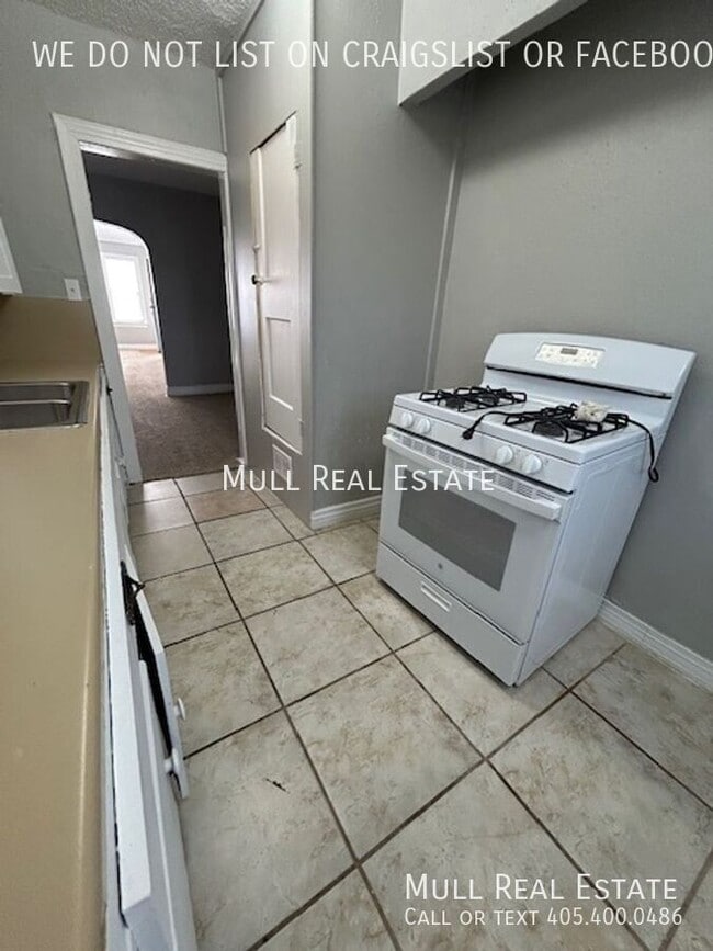 Foto del edificio - 825 NE 24th St