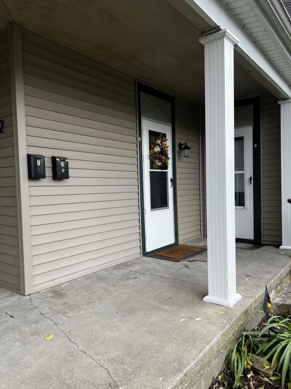Building Photo - 42 Hege Ave