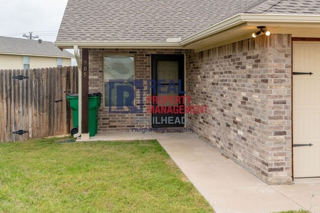Building Photo - 905 Dart Ct