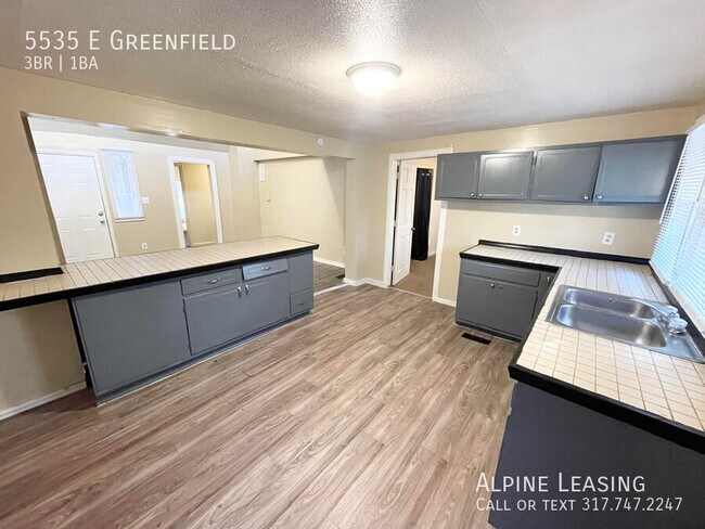 Foto del edificio - 3 Bedroom around the corner from popular C...