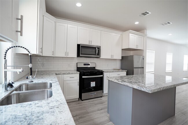 Building Photo - 7914 Laura Koppe Rd