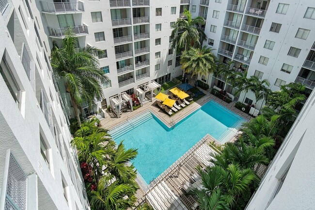 Building Photo - Pearl Dadeland