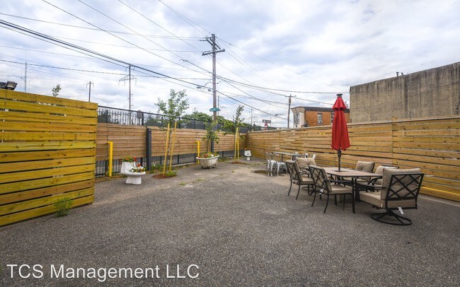 Building Photo - 1 br, 1.5 bath House - 1822 E Venango Street