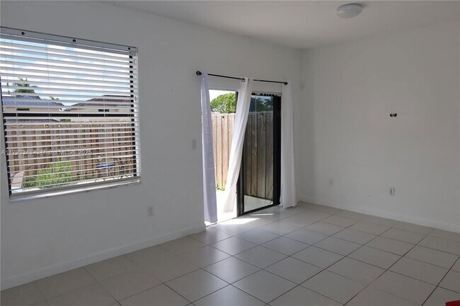 Foto del edificio - 18240 SW 148th Rd