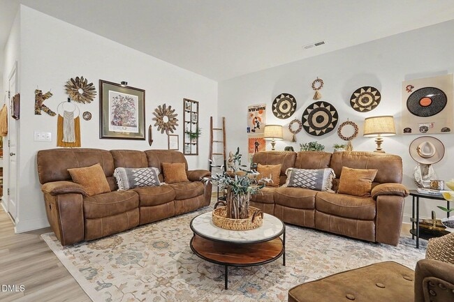 Building Photo - 3 Bedroom 2.5 Bathroom Townhome w/ 1 car garage in a prime location of Flowers Plantation