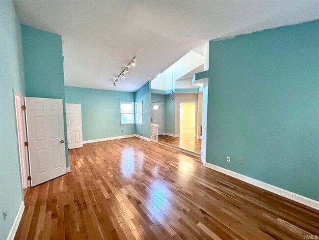 Building Photo - 119 Tiercel Ct