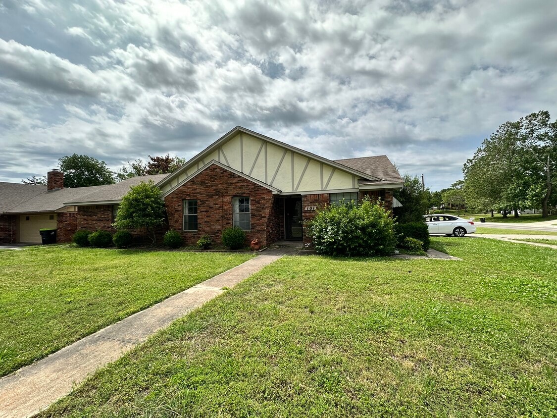 101 E 17th St, Ada, OK 74820 Townhome Rentals in Ada OK