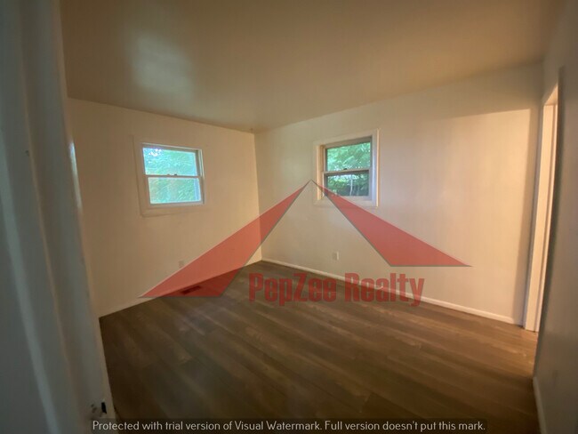 Bedroom - 253 S Harbine Ave