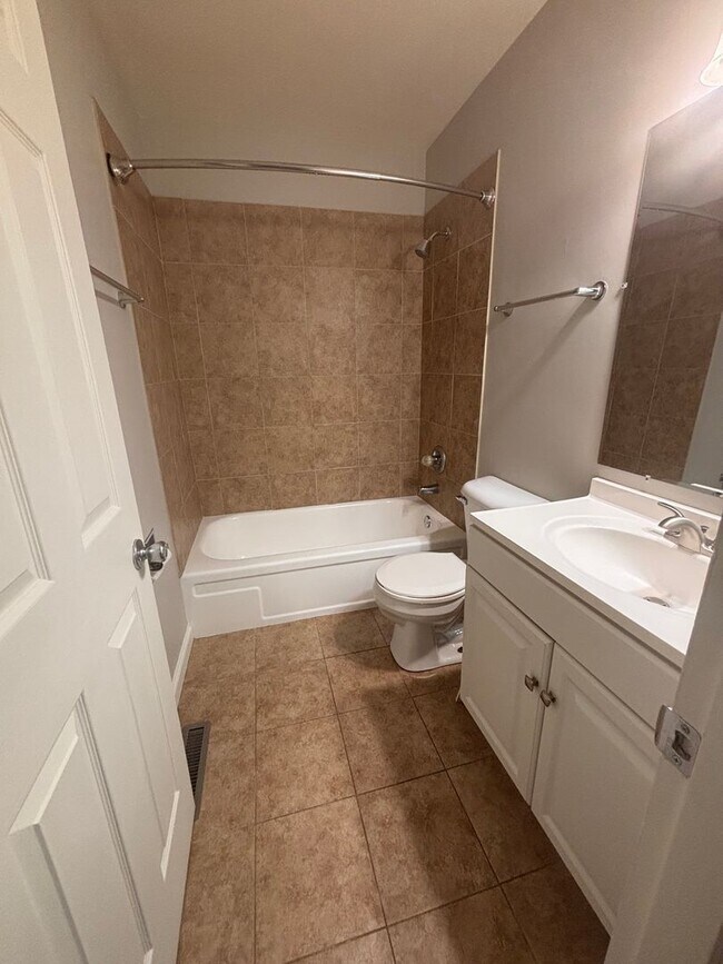 Foto del edificio - Gorgeous Remodeled Duplex on Quiet and Private Cul-de-Sac