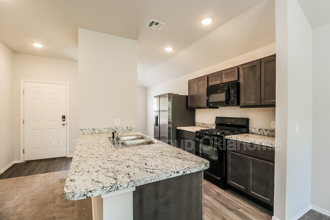 Foto del edificio - 832 Highgarden Cir