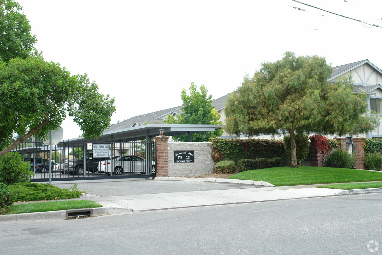 Primary Photo - Brianwood Park Apartments
