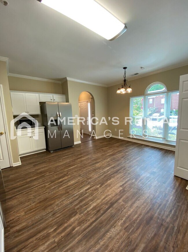 Building Photo - Sign a 13 month lease by 12/15/2025 and have JANAURY RENT FREE!!! - LAKE FRONT VIEWS!!! - Large W...