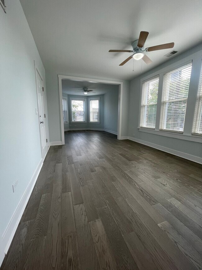 Foto del edificio - 2416 N Springfield Ave