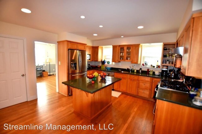 Foto del edificio - 8712 Maywood Ave