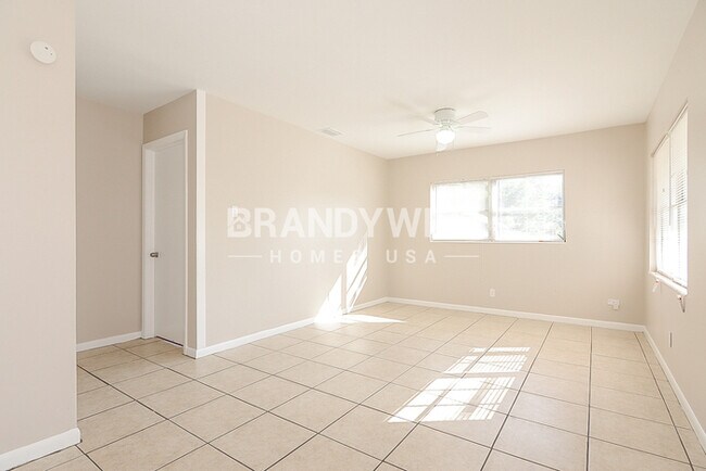 Building Photo - 4301 W Bay Ave