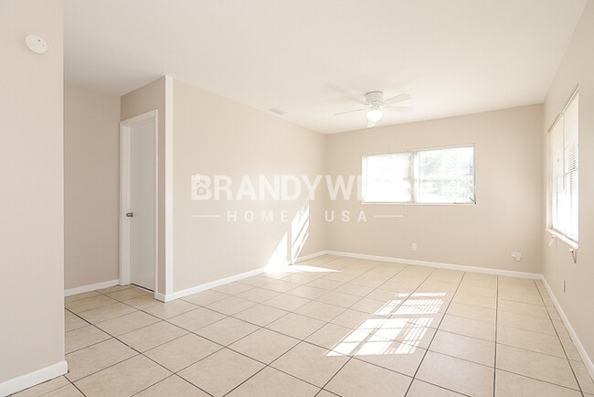 Foto del edificio - 4301 W Bay Ave