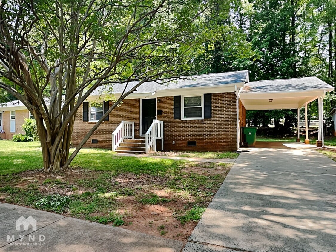 Primary Photo - 2400 Longleaf Dr