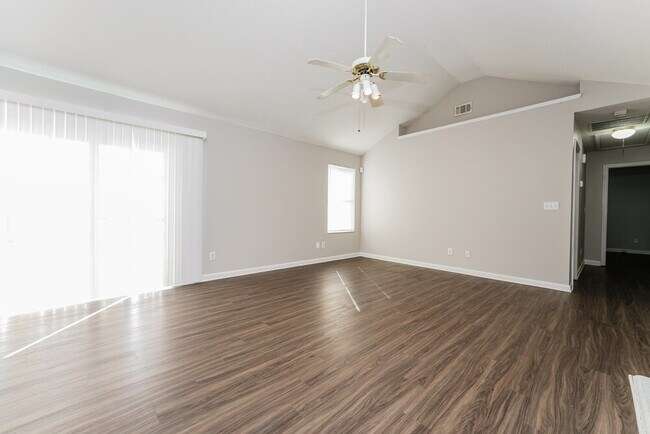 Foto del edificio - 6626 Browns Mill Ferry Dr