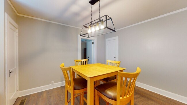 Building Photo - 2 Bedroom 2 Bath Fully Furnished home.