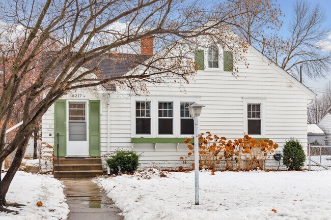 Building Photo - 3217 Weenonah Pl