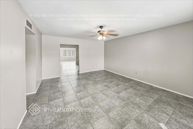 Foto del edificio - 12801 N 112th Ave
