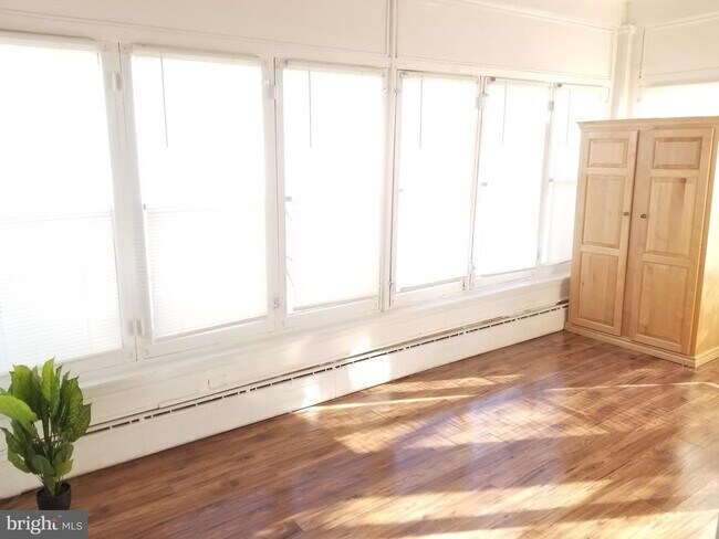 Foto del edificio - 901 N Franklin St