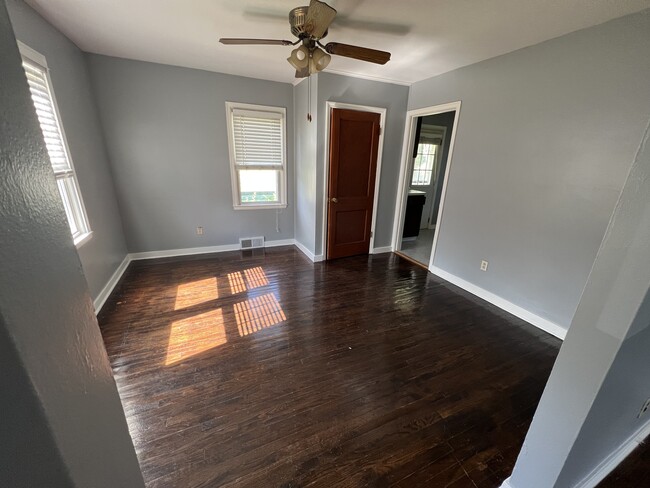 Dining room - 304 Betty St