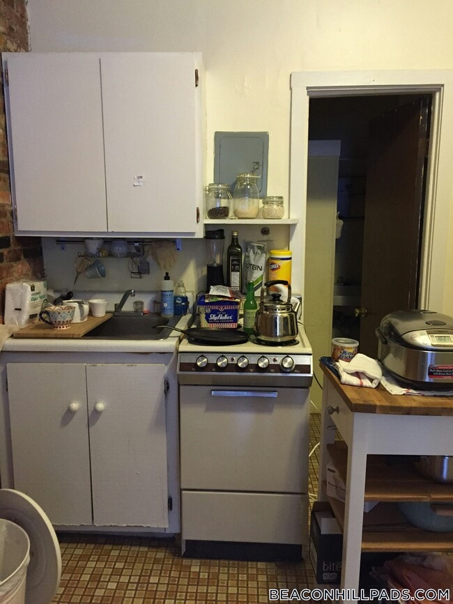 Building Photo - 40 Anderson St