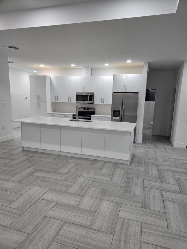 Building Photo - 239 Ave Del Centro