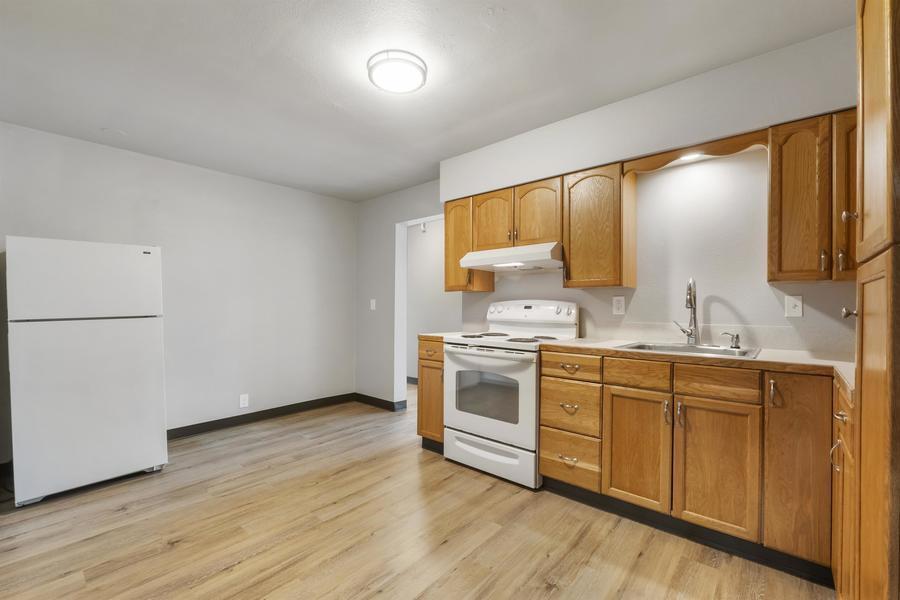 Primary Photo - 403 1/2 Garfield St S-19