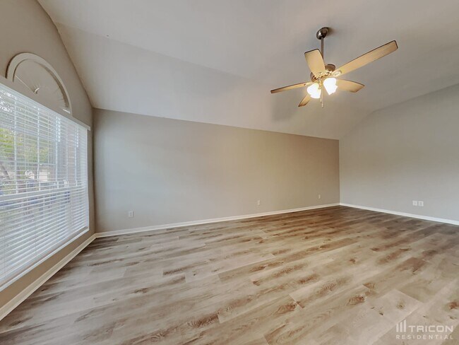 Foto del edificio - 18515 Knob Hill Lake Ln