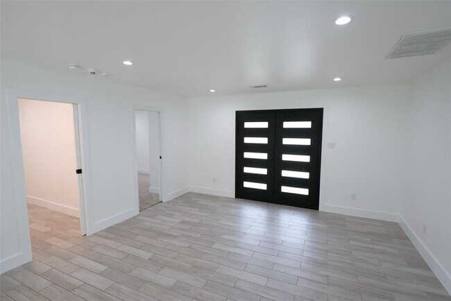 Foto del edificio - 2219 Chantilly Ln