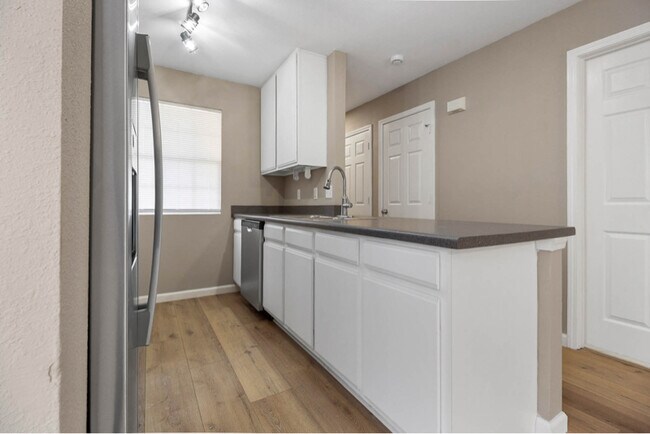 Foto del edificio - 1502 Cornerstone Ct