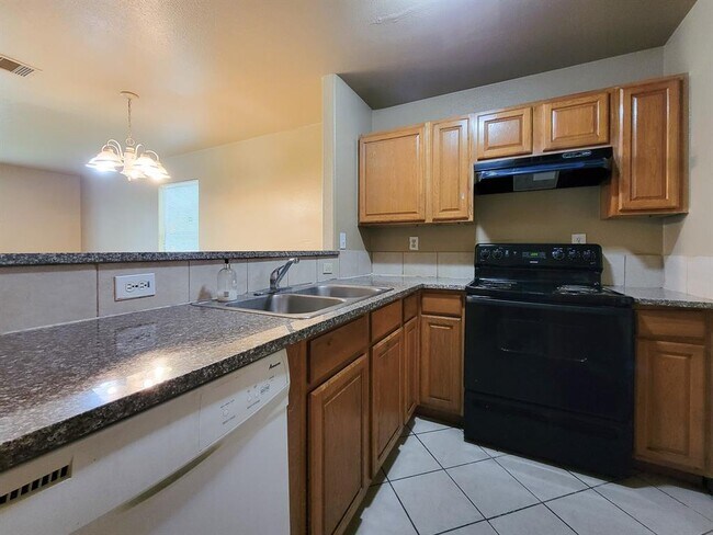 Building Photo - 533 Solomon Ln