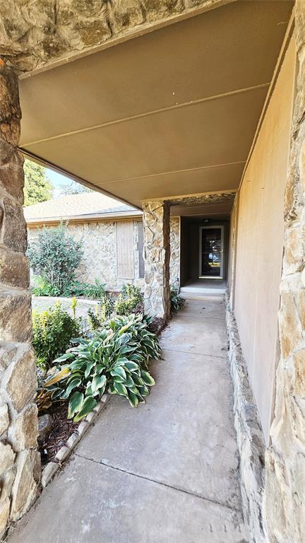 Building Photo - 211 Redbud St