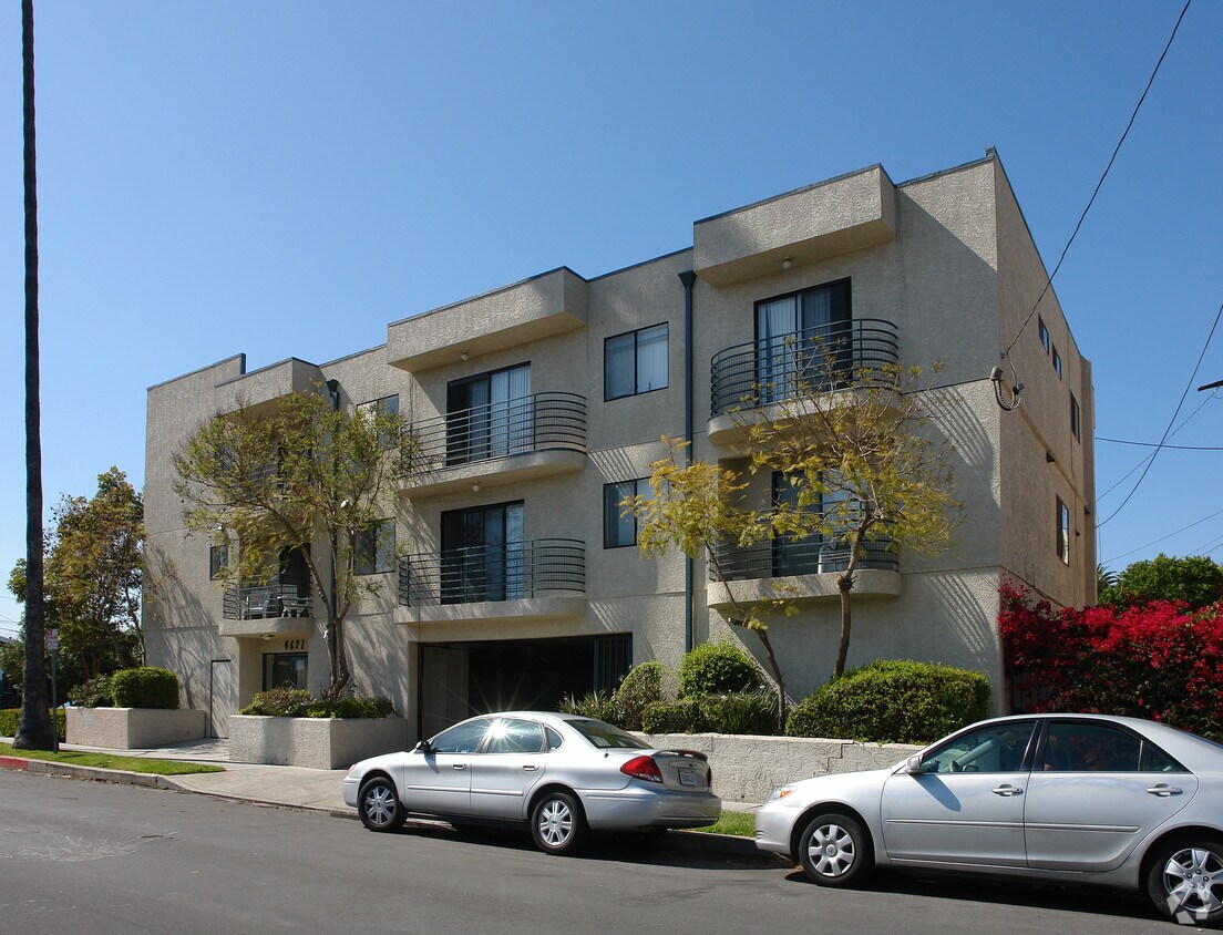 Foto del edificio - 4671 Rosewood Ave