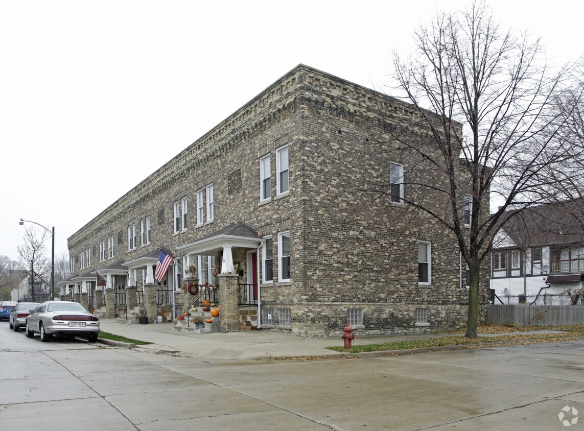 Primary Photo - 380-396 E Becher St