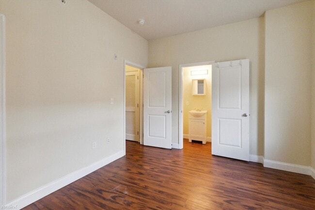 Foto del edificio - 4 br, 4 bath 4plex - 1700 CECIL B MOORE AV...