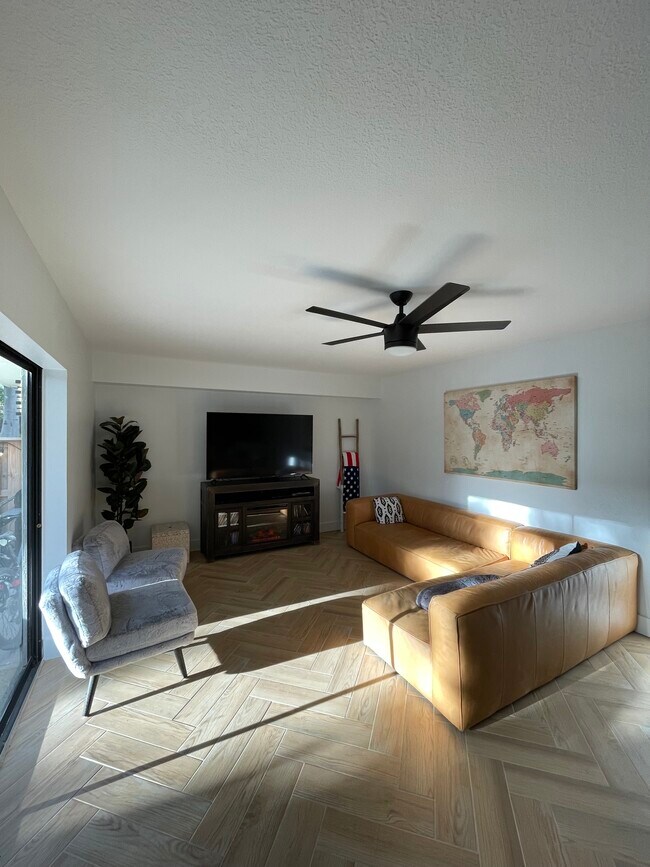 Living room - 2974 SW Sunset Trace Cir