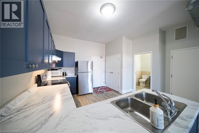 Building Photo - 150 Colborne St