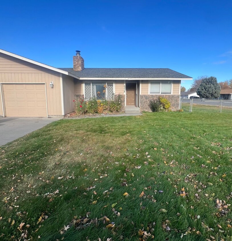 Primary Photo - Duplex in Kennewick