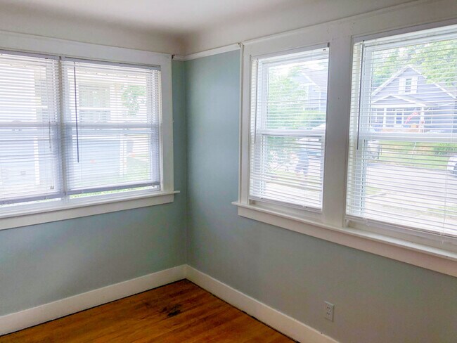Living Area - 134 Mack Ave NE