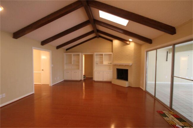 Building Photo - 2922 Fairway Dr