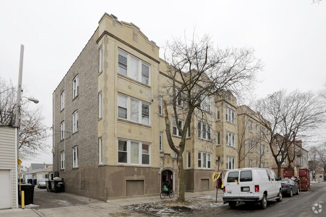 Foto del edificio - 2855 N Hamlin Ave