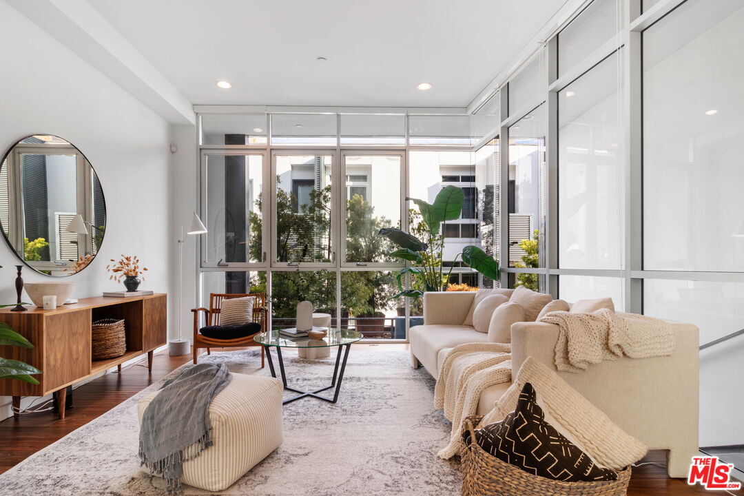 Foto principal - 4151 Redwood Ave