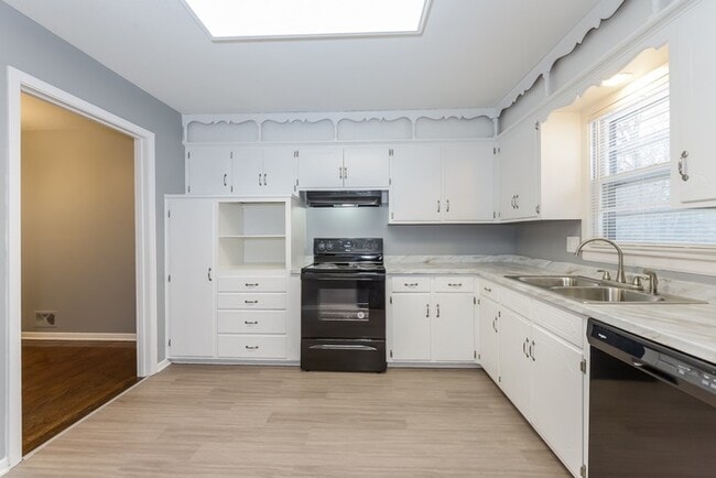 Foto del edificio - Awesome 3 Bedroom in Raytown