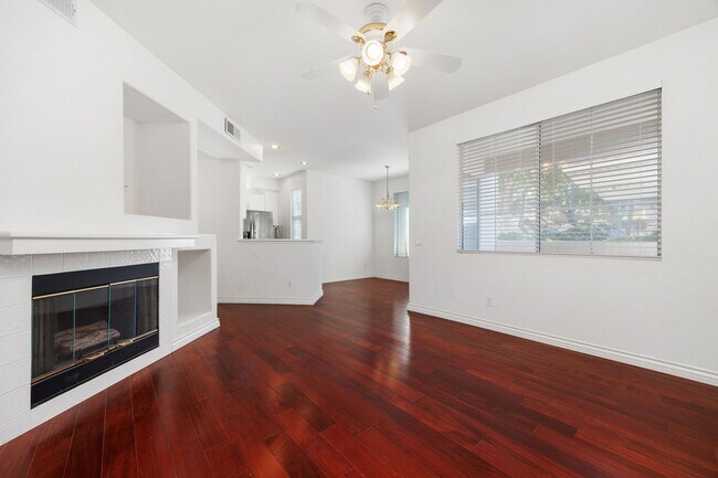 Foto del edificio - 10728 Sabre Hill Dr